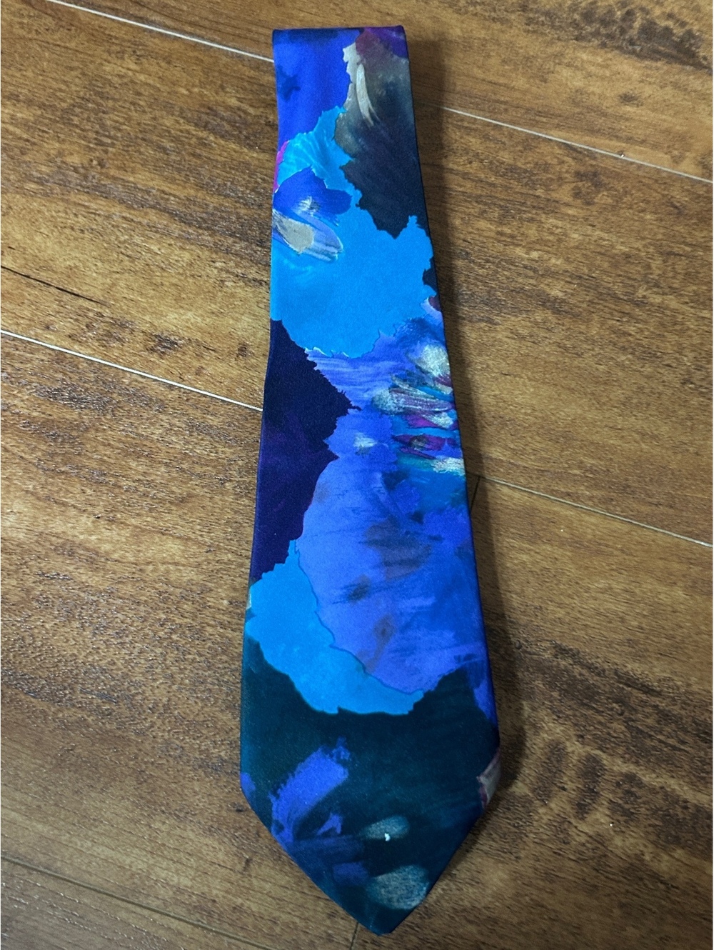 Excello Cravats Men's Abstract Blue and Purple Silk Cravat Tie